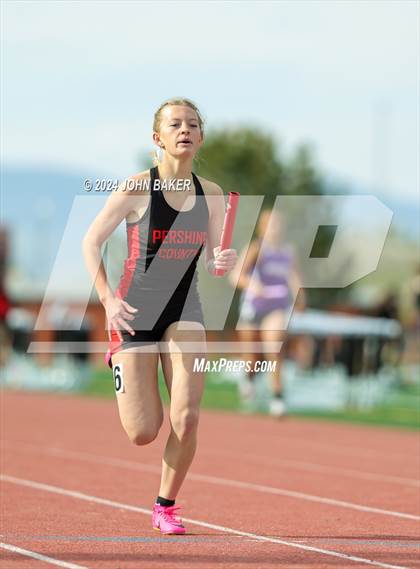 Thumbnail 2 in Fernley Invitational (4X200M Relay) photogallery.