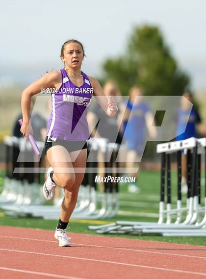 Thumbnail 3 in Fernley Invitational (4X200M Relay) photogallery.