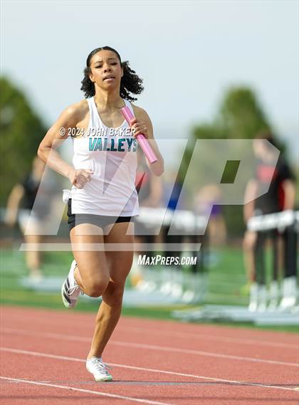 Thumbnail 3 in Fernley Invitational (4X200M Relay) photogallery.