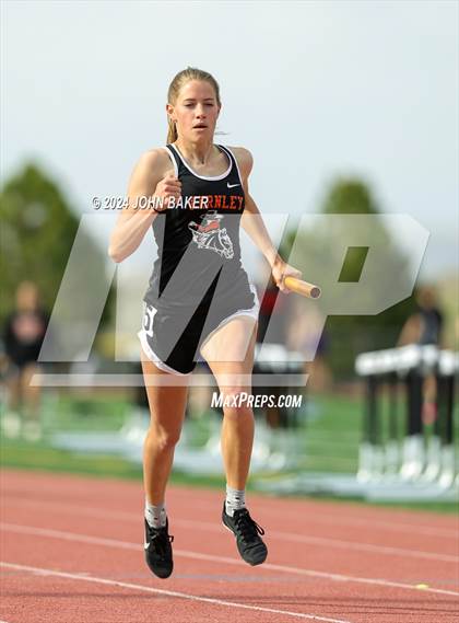 Thumbnail 3 in Fernley Invitational (4X200M Relay) photogallery.