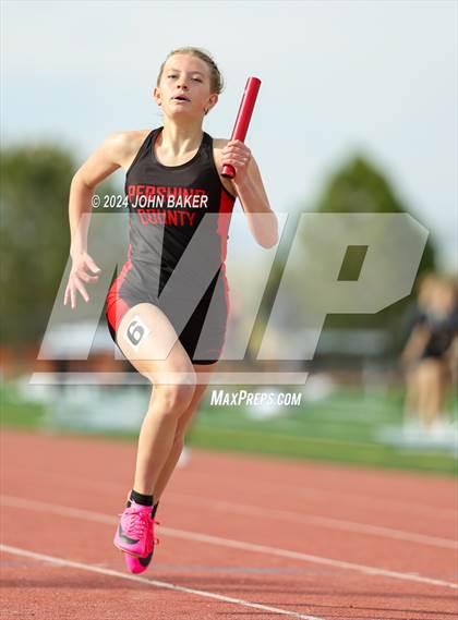 Thumbnail 2 in Fernley Invitational (4X200M Relay) photogallery.
