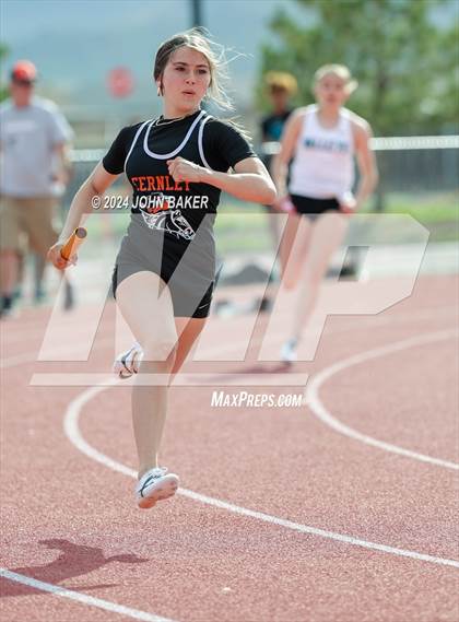 Thumbnail 1 in Fernley Invitational (4X200M Relay) photogallery.