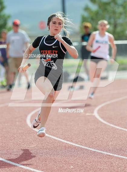 Thumbnail 3 in Fernley Invitational (4X200M Relay) photogallery.