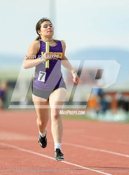 Thumbnail 2 in Fernley Invitational (4X200M Relay) photogallery.