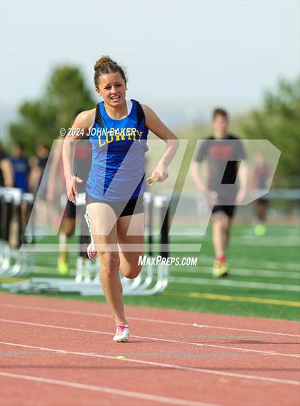 Thumbnail 2 in Fernley Invitational (4X200M Relay) photogallery.
