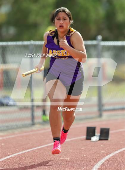 Thumbnail 3 in Fernley Invitational (4X200M Relay) photogallery.