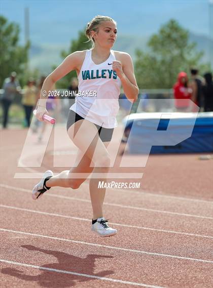 Thumbnail 3 in Fernley Invitational (4X200M Relay) photogallery.