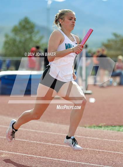 Thumbnail 1 in Fernley Invitational (4X200M Relay) photogallery.