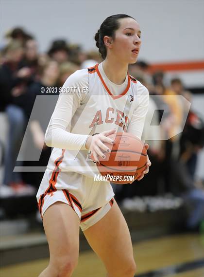 Thumbnail 2 in Johnstown-Monroe vs Amanda-Clearcreek (OHSAA D3 Sectional Final) photogallery.