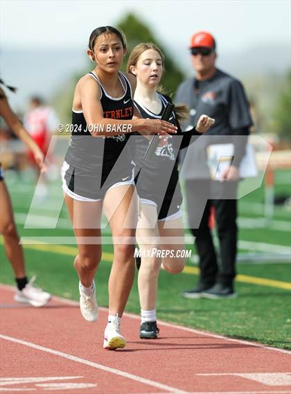 Thumbnail 3 in Fernley Invitational (4X800M Relay) photogallery.