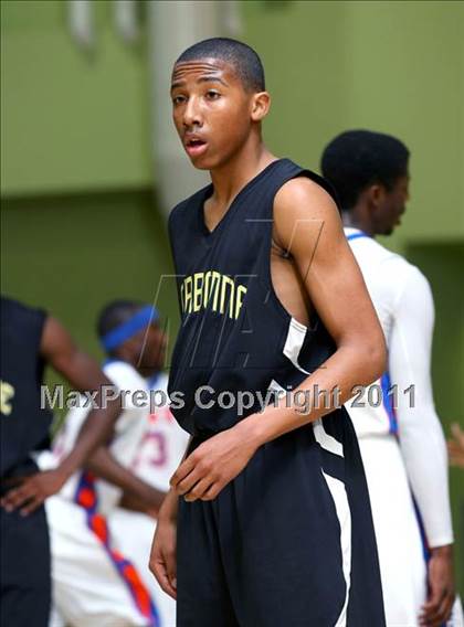Thumbnail 3 in University @ Narbonne (CIF LA City Finals) photogallery.