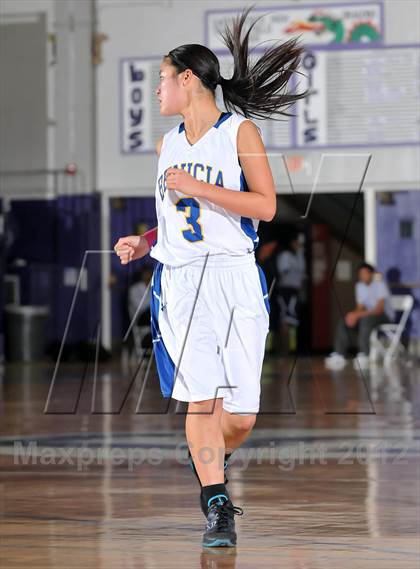Thumbnail 2 in St. Francis vs. Benicia (St. Hope Classic) photogallery.