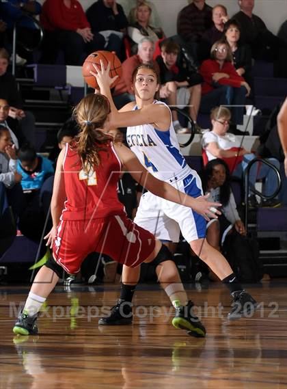 Thumbnail 2 in St. Francis vs. Benicia (St. Hope Classic) photogallery.