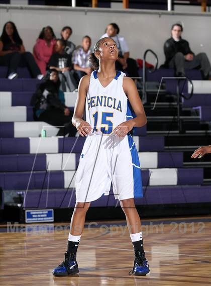 Thumbnail 2 in St. Francis vs. Benicia (St. Hope Classic) photogallery.