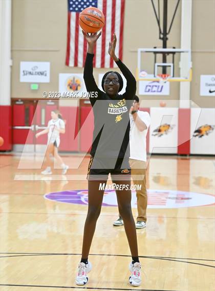 Thumbnail 3 in Chaparral vs. Salpointe Catholic (Hoophall West Invitational)  photogallery.