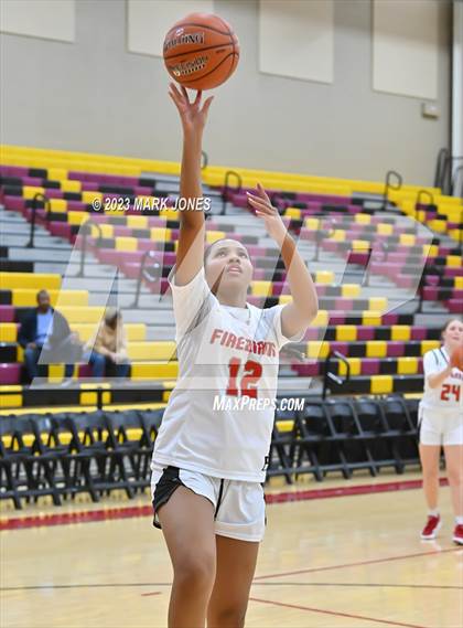 Thumbnail 2 in Chaparral vs. Salpointe Catholic (Hoophall West Invitational)  photogallery.