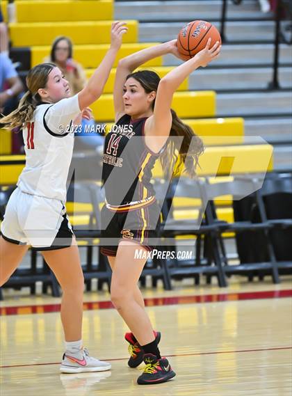 Thumbnail 1 in Chaparral vs. Salpointe Catholic (Hoophall West Invitational)  photogallery.