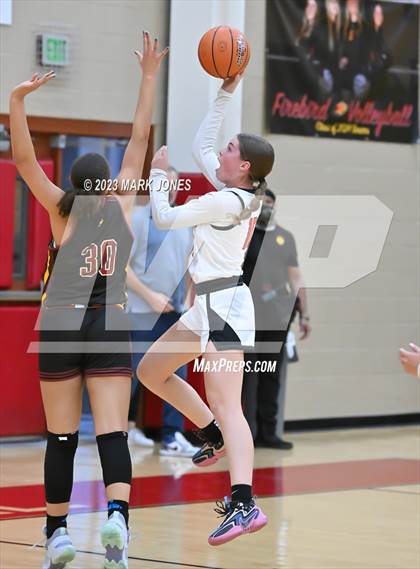 Thumbnail 2 in Chaparral vs. Salpointe Catholic (Hoophall West Invitational)  photogallery.