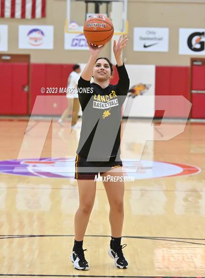 Thumbnail 1 in Chaparral vs. Salpointe Catholic (Hoophall West Invitational)  photogallery.