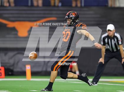 Thumbnail 2 in Carthage vs. Gilmer (UIL 4A Division 2 State Final) photogallery.