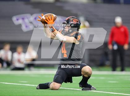Thumbnail 1 in Carthage vs. Gilmer (UIL 4A Division 2 State Final) photogallery.