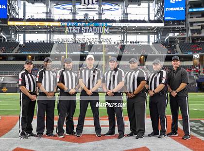 Thumbnail 2 in Carthage vs. Gilmer (UIL 4A Division 2 State Final) photogallery.