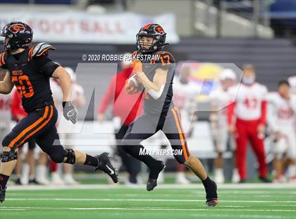 Thumbnail 1 in Carthage vs. Gilmer (UIL 4A Division 2 State Final) photogallery.