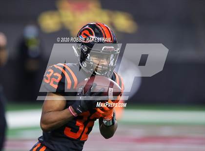 Thumbnail 3 in Carthage vs. Gilmer (UIL 4A Division 2 State Final) photogallery.