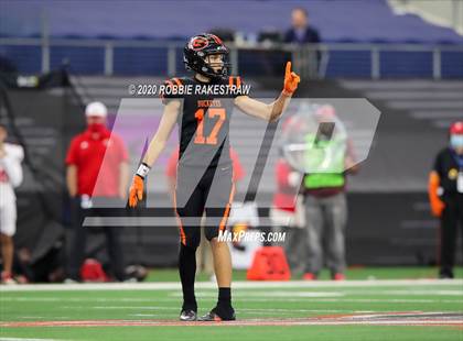 Thumbnail 2 in Carthage vs. Gilmer (UIL 4A Division 2 State Final) photogallery.