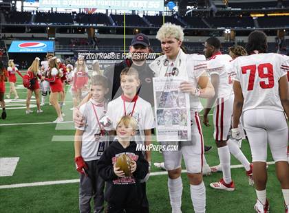 Thumbnail 2 in Carthage vs. Gilmer (UIL 4A Division 2 State Final) photogallery.