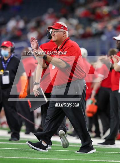 Thumbnail 1 in Carthage vs. Gilmer (UIL 4A Division 2 State Final) photogallery.