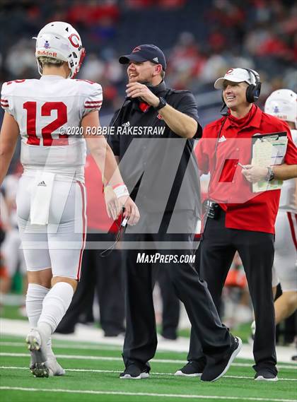 Thumbnail 2 in Carthage vs. Gilmer (UIL 4A Division 2 State Final) photogallery.