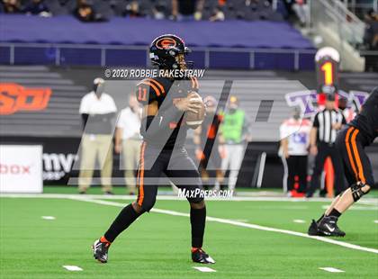 Thumbnail 2 in Carthage vs. Gilmer (UIL 4A Division 2 State Final) photogallery.