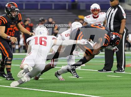 Thumbnail 2 in Carthage vs. Gilmer (UIL 4A Division 2 State Final) photogallery.