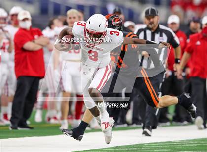 Thumbnail 3 in Carthage vs. Gilmer (UIL 4A Division 2 State Final) photogallery.