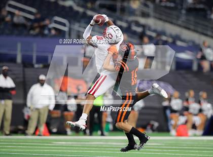Thumbnail 2 in Carthage vs. Gilmer (UIL 4A Division 2 State Final) photogallery.