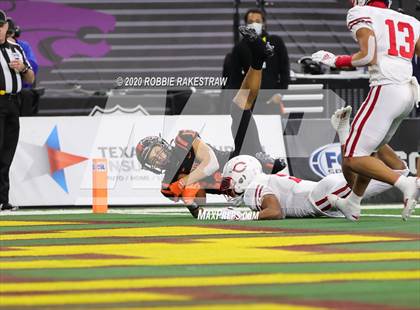 Thumbnail 2 in Carthage vs. Gilmer (UIL 4A Division 2 State Final) photogallery.