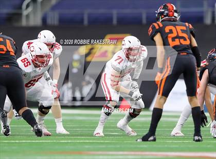 Thumbnail 2 in Carthage vs. Gilmer (UIL 4A Division 2 State Final) photogallery.