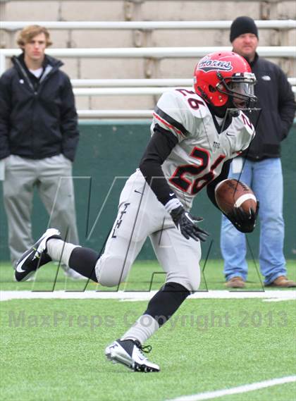 Thumbnail 3 in Lake Travis vs. Cedar Hill (UIL 5A D2 Semifinal) photogallery.