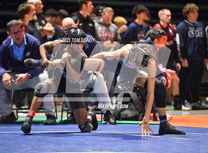 Thumbnail 2 in UIL Wrestling 5A-6A Finals (Round 1) photogallery.