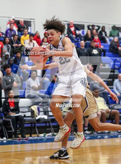 Thumbnail 2 in Chrisman vs North Kansas City (MSHSAA District Semifinal) photogallery.