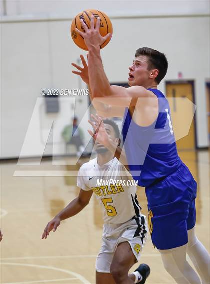 Thumbnail 1 in Butler vs Etowah (Lemon Street Classic) photogallery.