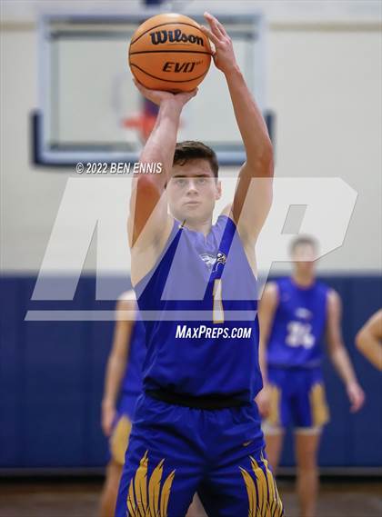 Thumbnail 2 in Butler vs Etowah (Lemon Street Classic) photogallery.