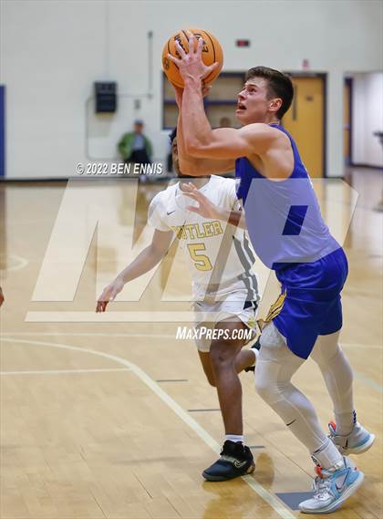 Thumbnail 3 in Butler vs Etowah (Lemon Street Classic) photogallery.
