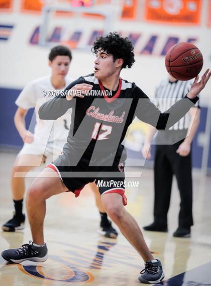 Thumbnail 3 in Chaminade vs Cleveland photogallery.