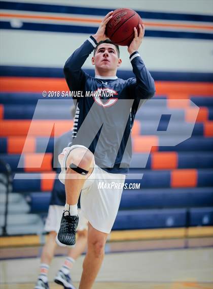 Thumbnail 3 in Chaminade vs Cleveland photogallery.