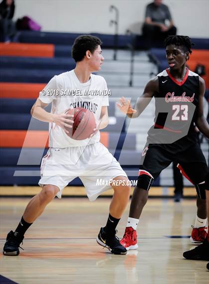 Thumbnail 2 in Chaminade vs Cleveland photogallery.