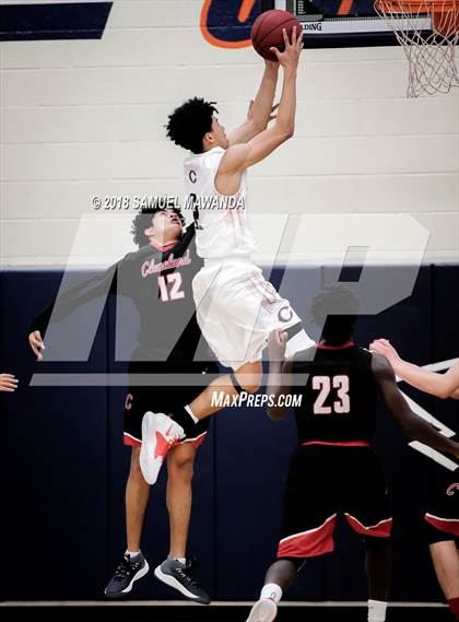 Thumbnail 2 in Chaminade vs Cleveland photogallery.