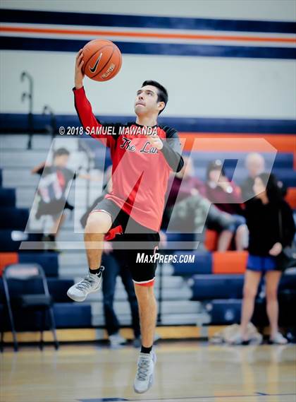 Thumbnail 1 in Chaminade vs Cleveland photogallery.