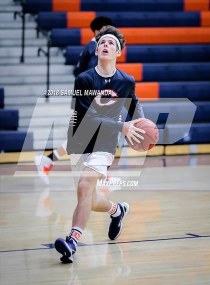 Thumbnail 3 in Chaminade vs Cleveland photogallery.